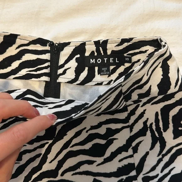 Motel Rocks Skirt - Picture 2 of 4